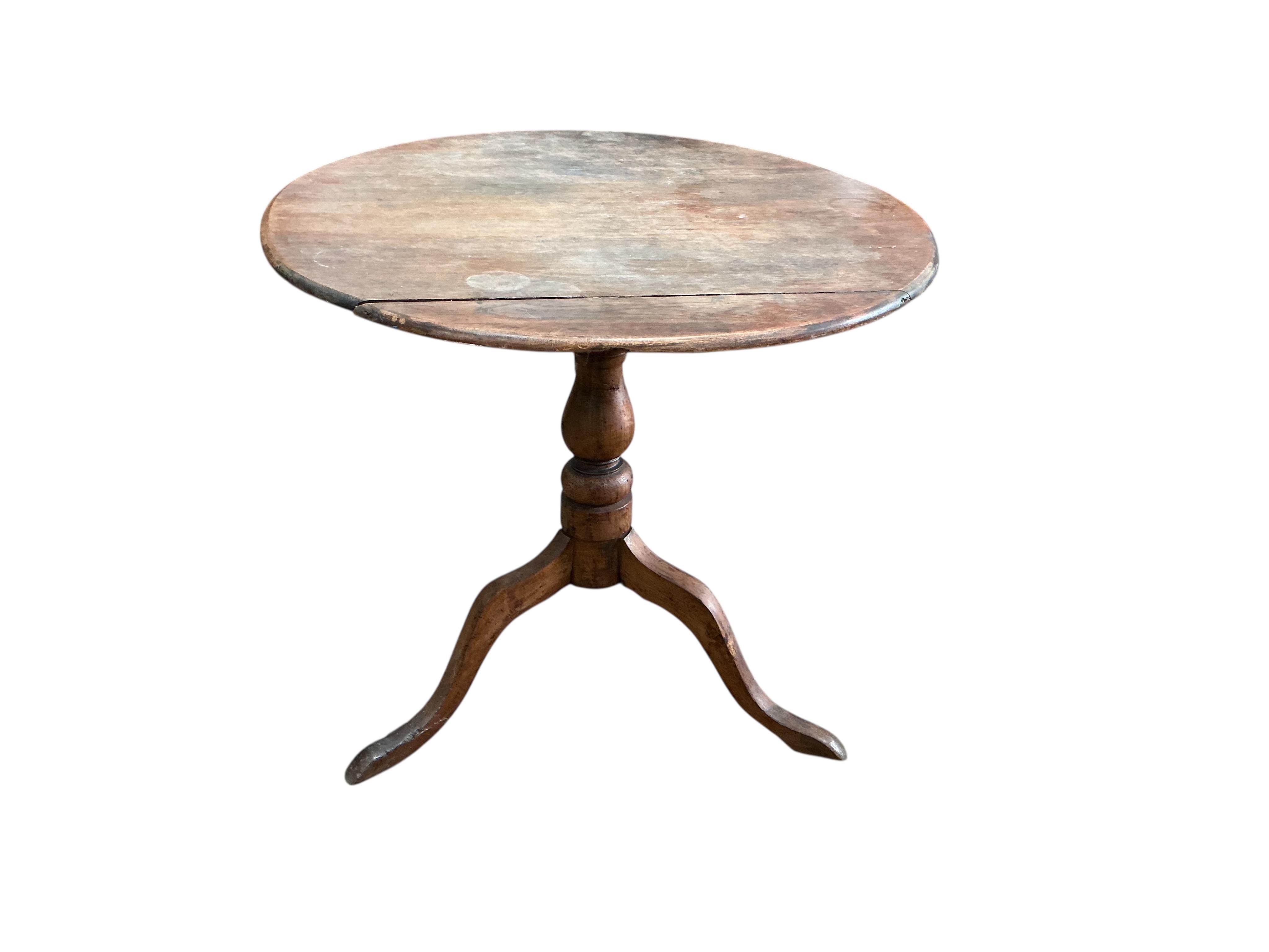 A Victorian circular mahogany tripod tea table, diameter 72cm, height 67cm